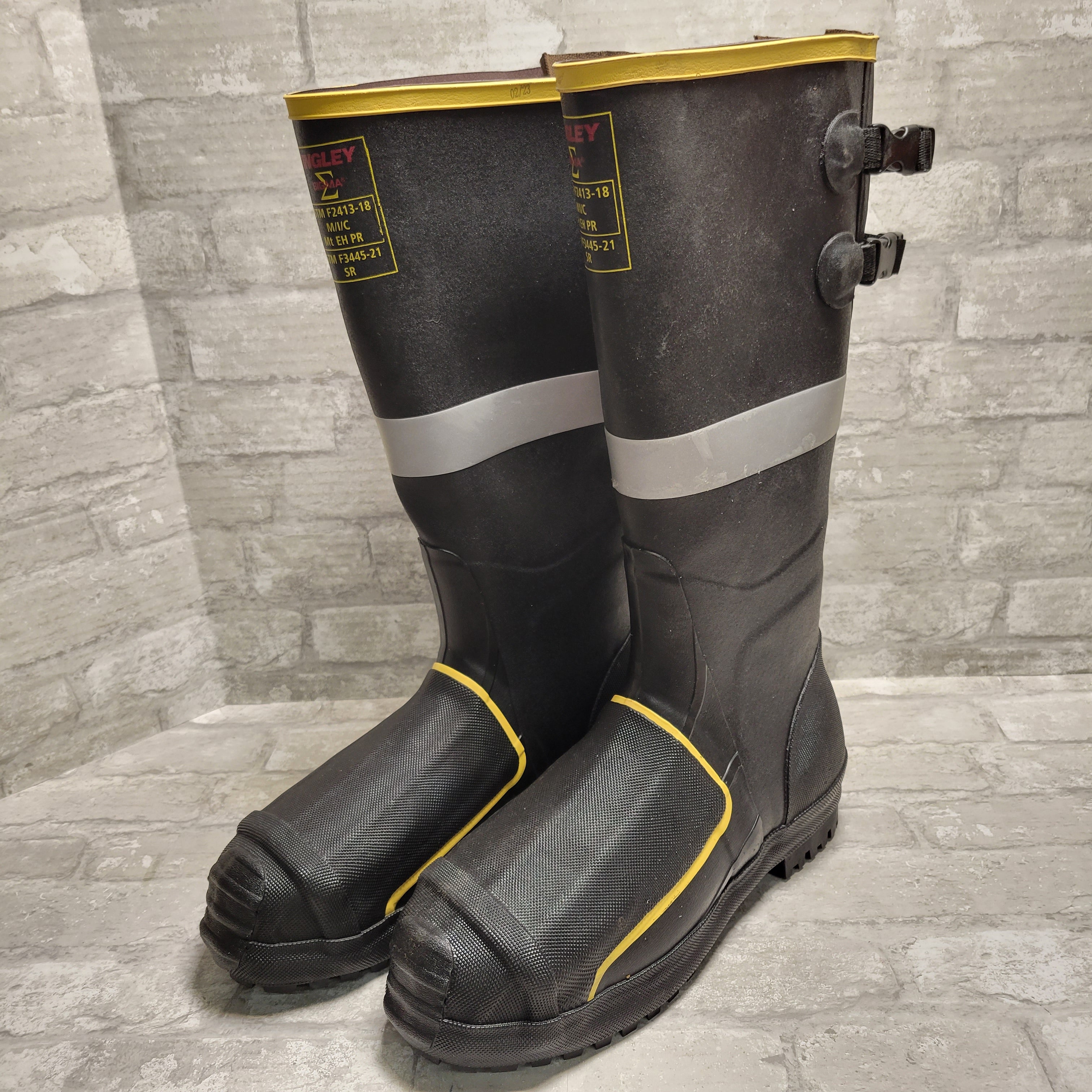 TINGLEY MB816B Rubber Steel Toe Boot, Men's, 10 Black (8127641354478)